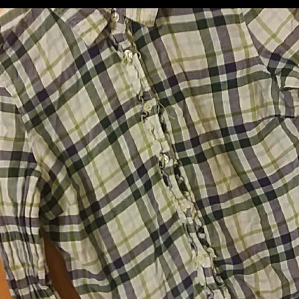 Aeropostale Button up that is plaid worn a handful of times - Picture 2 of 3